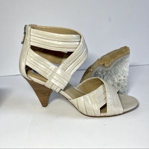 B Makowsky Beige Cross Straps Sandals NWOT